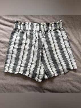 LOFT Striped Pull On Shorts with Pockets